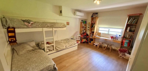 Villa Adelina-casa En 1 Planta - Muy Linda! 4 Amb. En Esquina-impecable! Jardin-cochera-3 Bños.-190m2 Cub.-terreno 260m2