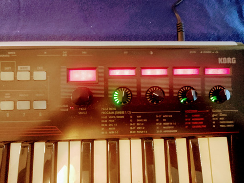 Sintetizador Korg R3 Mmt (multi Modeling Technology) (Usado)
