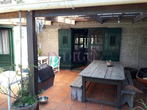 Casa En Alquiler En El Barrio San Rafael, 3 Dormitorios.- Ref: 200