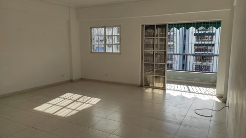 Imagen 8 de 16 de Apartamento En Alquiler En Evaristo Morales!