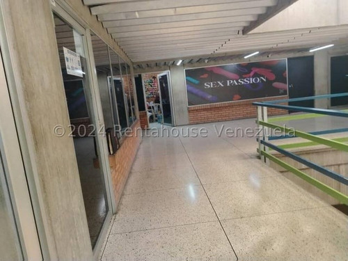 Maria Luisa Mendoza Vende Local Comercial En El Transcurrido Centro Comercial Cosmo Centro De Barquisimeto, Baño Amplio Luminoso Fachada De Vidrio Servicios Basicos Y Mas 2 4 2 8 5 9 4