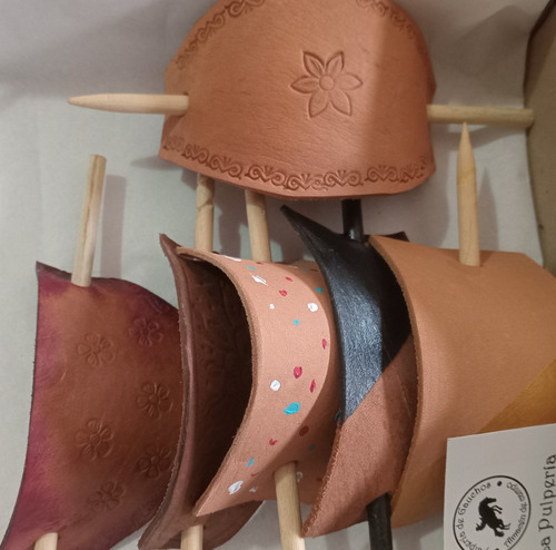 Imagen 8 de 10 de Hebillas Broches Para Pelo De Cuero Artesanal Con Palito