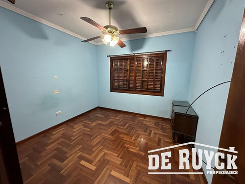 Chalet En Pleno Barrio Los Cedros
