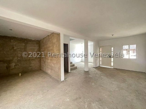 Imagen 2 de 9 de Townhouse Duplex A Estrenar, En Obra Limpia. Ubicado En Santa Irene, Punto Fijo, Circuito Cerrado.