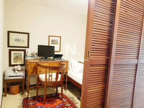 Departamento En Venta De 2 Dormitorios Y Medio Frente Al Mar , Playa Brava