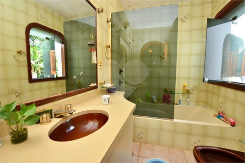 Lindo Sobrado Com Piscina, 4 Suítes, 4 Vagas De Garagem - 190-im42706