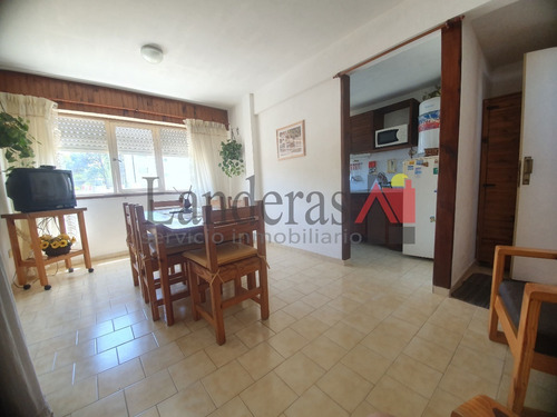 Imagen 2 de 13 de Departamento 2 Amb. - Con Cochera - Todos Los Servicios!