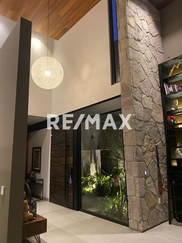 Casa En Venta En Condominio Altozano