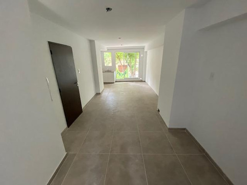 Imagen 1 de 10 de Monoambientes Con Patio 50 M2
