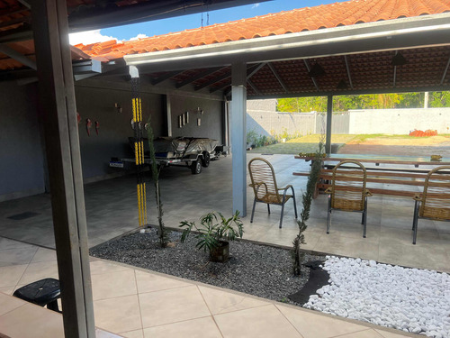Casa 3 Suítes E 2 Quartos , 2 Banheiros Externos No Galpão!