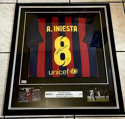 Marco Andrés Iniesta Autógrafo Certificado Icons 79x90cm (Usado)