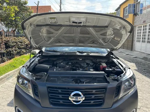 Nissan Np300 Frontier 2.5 Mt 4x2 Estaca