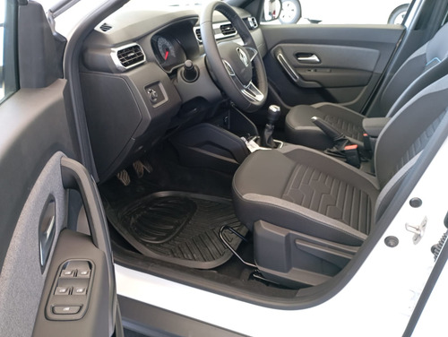 Renault Duster INTENS PLUS 1.6 MT