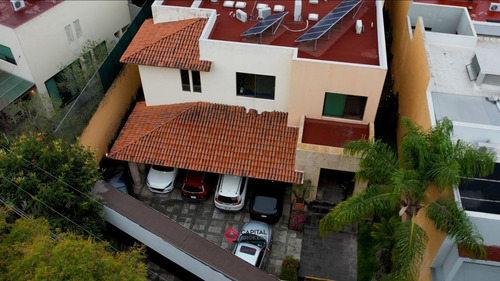 Casa De Lujo Con Alberca En Venta En Colinas De San Javier Villa Universitaria