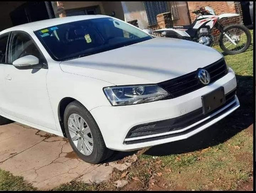 Imagen 9 de 10 de Volkswagen Vento 2015 2.0 Advance 115cv