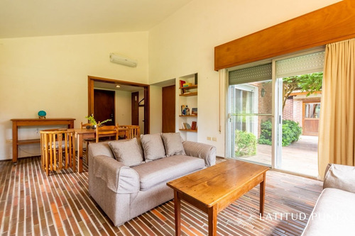 Imagen 3 de 30 de Casa En Rincón Del Indio, 6 Dormitorios Más Dependencia - Punta Del Este Rincón Del Indio