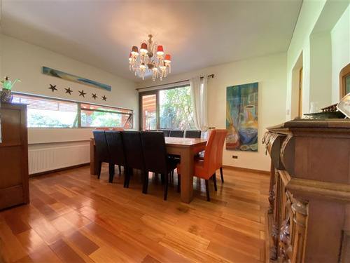 Casa En Venta De 5 Dorm. En Colina