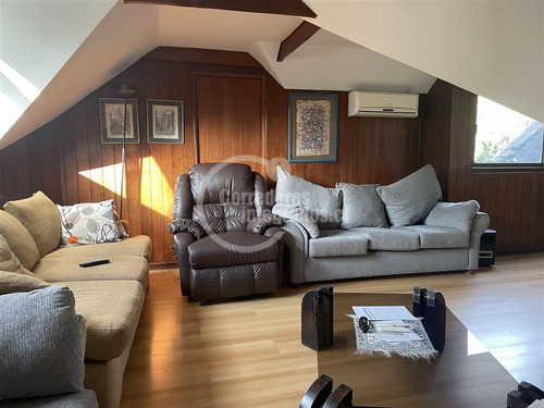 Casa En Venta De 5 Dorm. En Lo Barnechea, Sector Los Nogales
