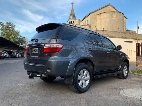 Imagen 2 de 11 de Toyota Sw4 2011 3.0 Srv Cuero I 171cv 4x4 4at