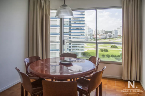 Apartamento En Venta En Zona Privilegiada