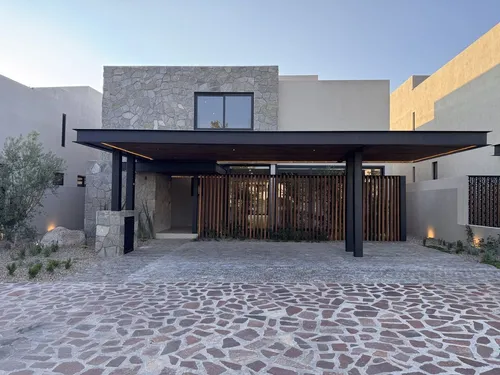 Residencia De Lujo Con Alberca, Área Verde Posterior- Altozano