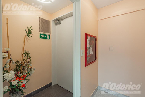 Exclusivo Piso De 4 Dormitorios En Suite 2 Cocheras Y Baulera En Venta En Flores.