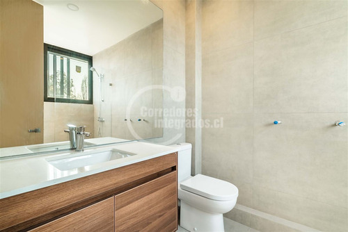 Casa En Venta De 6 Dorm. En Colina