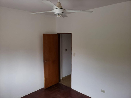 Imagen 4 de 12 de Departamento De 3 Ambientes En Venta En Castelar Norte