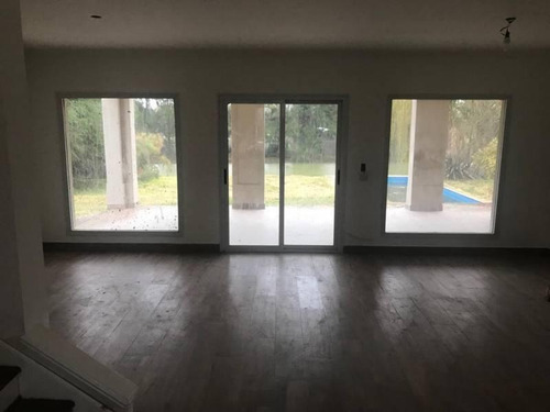 Imagen 4 de 12 de Casa Venta 3 Dormitorios Muy Buen Diseño En Castores Al Lago