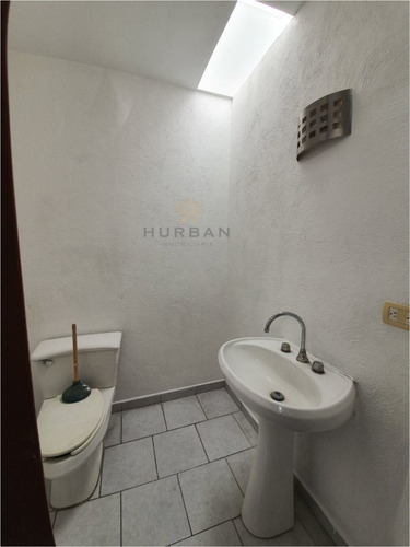 Hurban Renta Edificio Sobre Colosio Con Estacionamiento.
