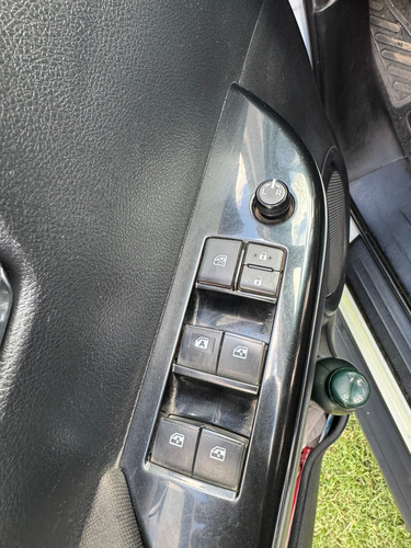 Toyota Hilux Dc Sr 4x4 Mt
