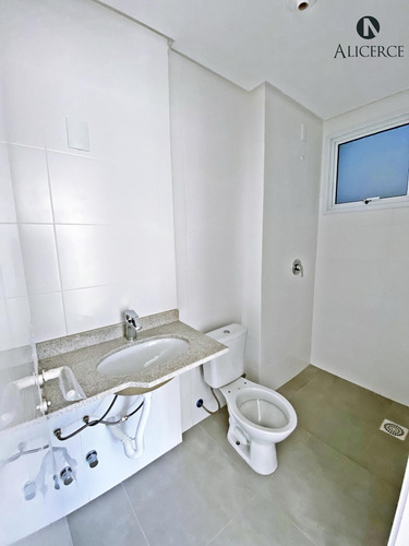 Apartamento 2 Dormitórios Em Coqueiros! - 2492
