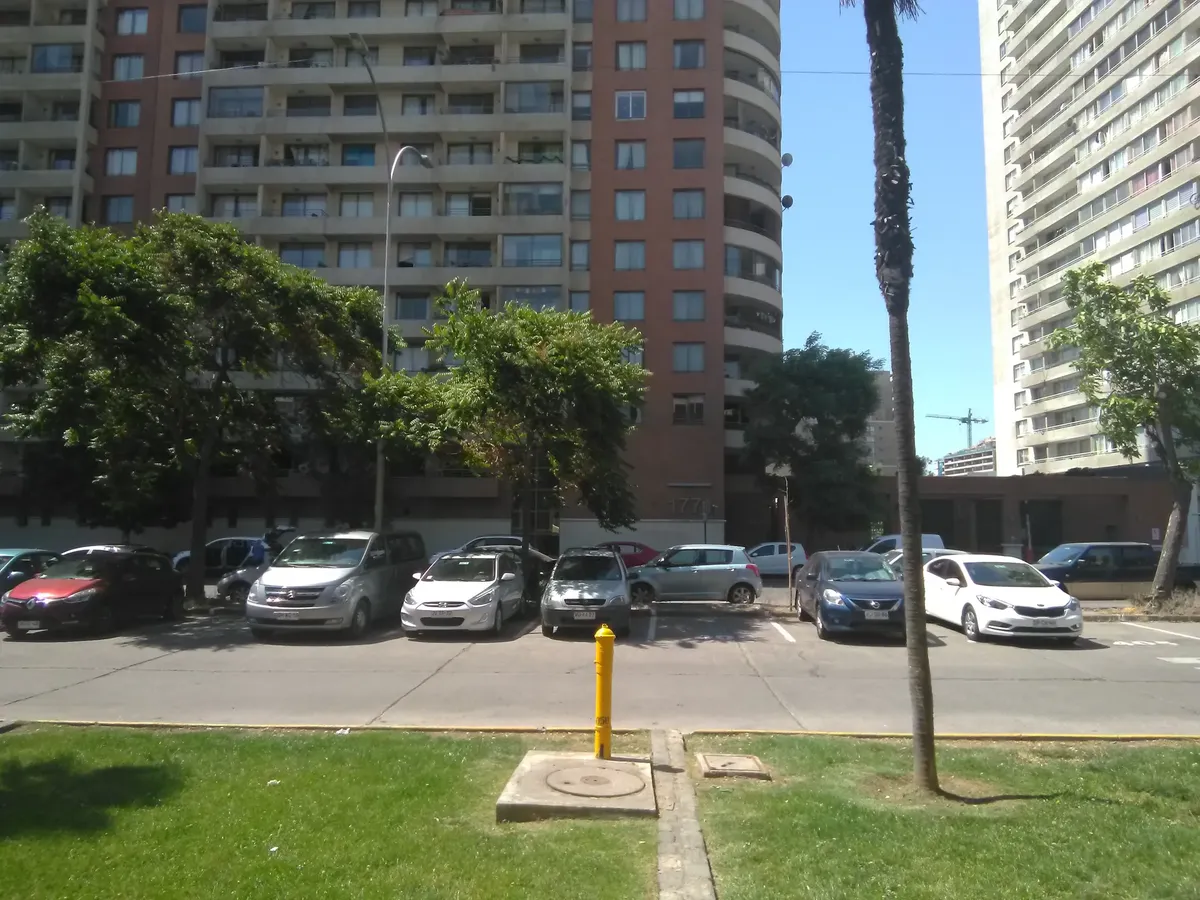 Imagen 1 de 21 de Metro Toesca, Frente A Arsenales De Guerra