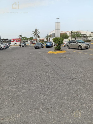 Local En Renta Sobre Ave Principal Con Alta Afluencia Vehicular Y Estacionamiento P
