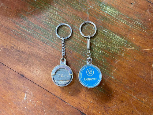 Antigo Chaveiros Porta Fichas Telefônicas Com 5 Fichas (Usado)