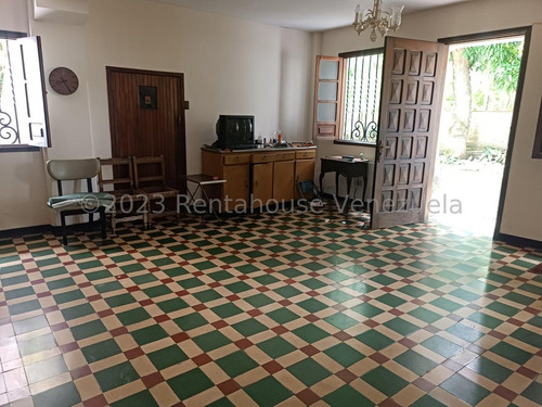 Casa En Venta En Country Club Caracas Para Remodelar Pozo De Agua Chacao Caracas Casas Angela Tochon 2000 Metros Terreno