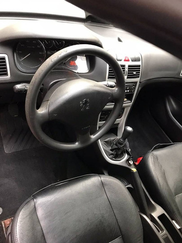 Imagem 8 de 12 de Peugeot 307 1.6 Presence 16v Flex 4p Manual