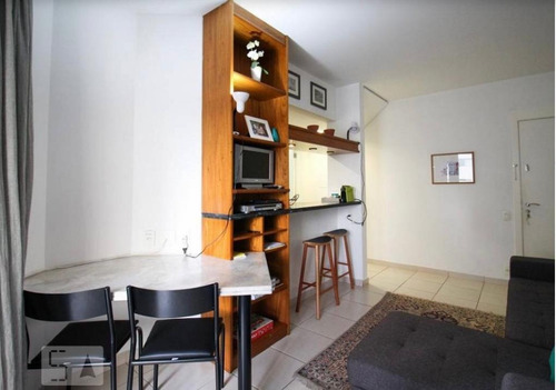 Imagem 10 de 13 de Vende Se Flat Residencial Itaim Bibi Região Nobre - Semi Mobiliado