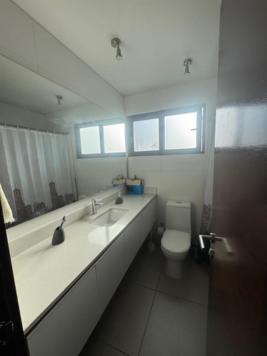 Luminosa Casa En Condominio Los Litres Venta