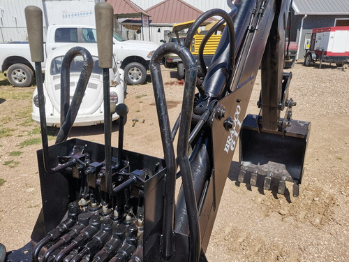 Imagen 2 de 10 de Brazo Excavadora Para Minicargador Bobcat Caterpillar Case
