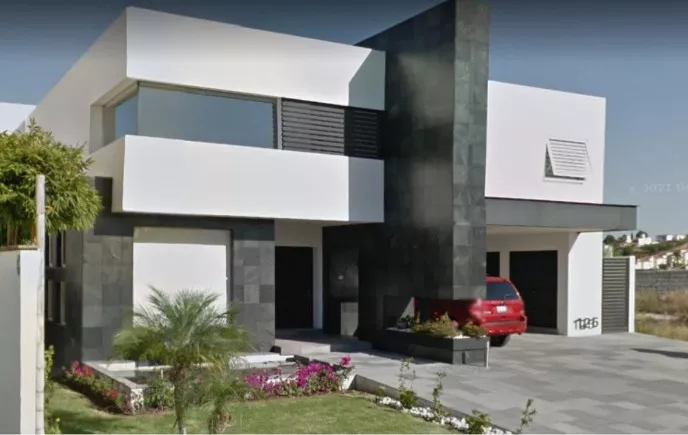 Gran Oportunidad En Remate Bancario, Moderna Y Amplia Casa A La Venta En Queretaro. No Creditos