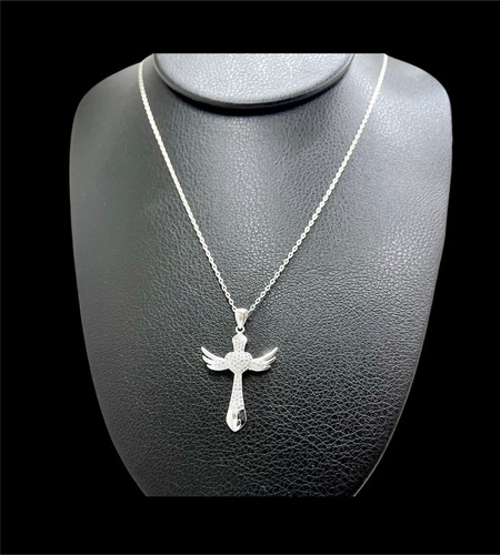 Dije Cruz Formada Por Corazón Con Alas Y Cadena.