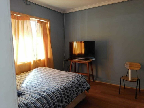 Casa Recientemente Remodelada, A 2 Cuadras De La Playa.