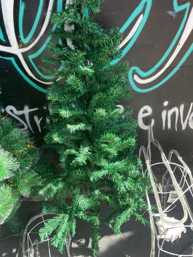Árbol De Navidad Pino De Pascua Decoración Navideña 150cm Color Verde