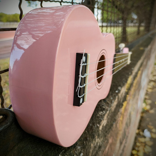 Imagen 6 de 9 de Ukelele Soprano Magma Rosa Brillante Con Funda