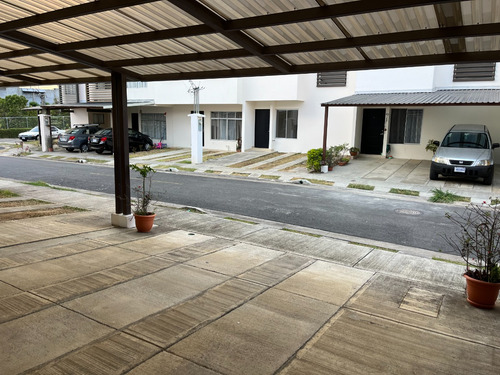 Vendo Casa En San Pablo Heredia En Condominio La Valencia, Excelente Ubicación, Tiene Patio, Es Muy Iluminada Y Ventilada