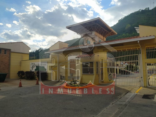 Imagen 1 de 12 de Se Vende Casa En Urb Pie De Monte Mérida