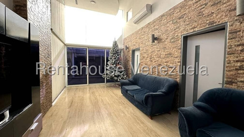 Casa En Venta La Cumaca San Diego Inm Esta Imponente Propiedad Te Ofrece Espacios Amplios Y Acabados De Primera. Ubicación Privilegiada: Rodeada De Montañas. 25-8261