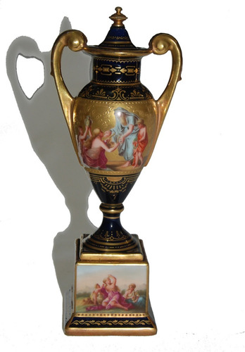Ânfora Royal Vienna Em Porcelana E Ouro Brunido