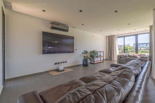 Impecable Casa Con Hermosa Vista A Laguna En Canton Norte - Escobar - Pg